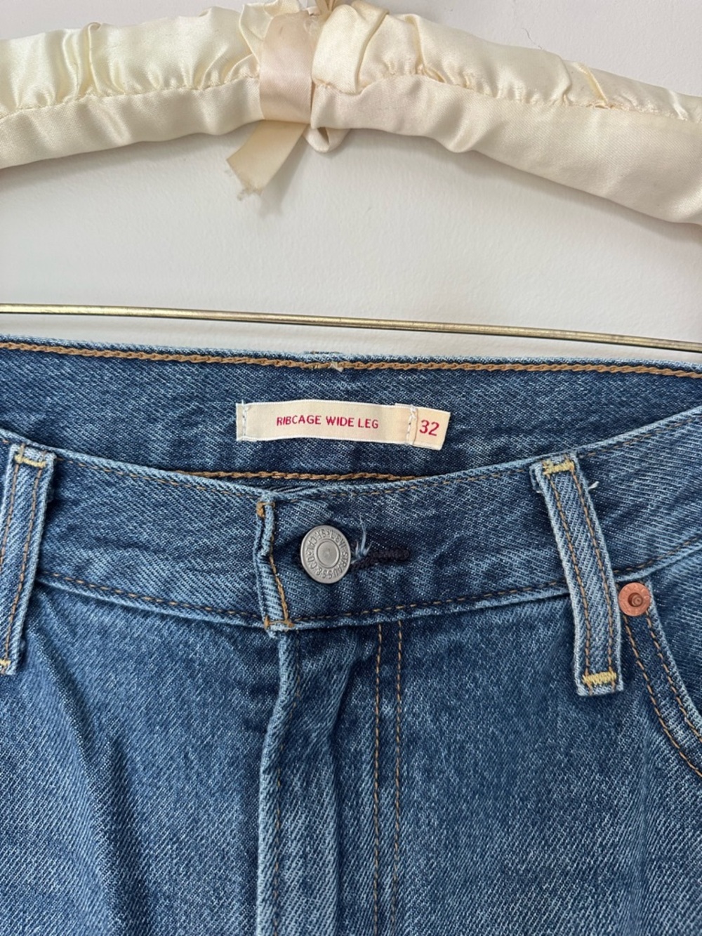 Levi’s - Rib Cage Wide Leg - Picture 3 of 7